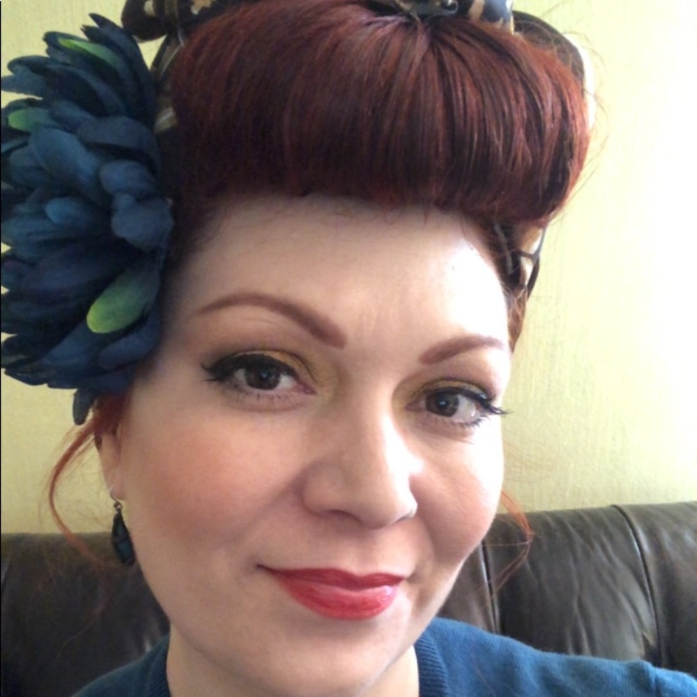 I’m Vanessa, I am a Vintage Sewist & Cosplayer!!!!